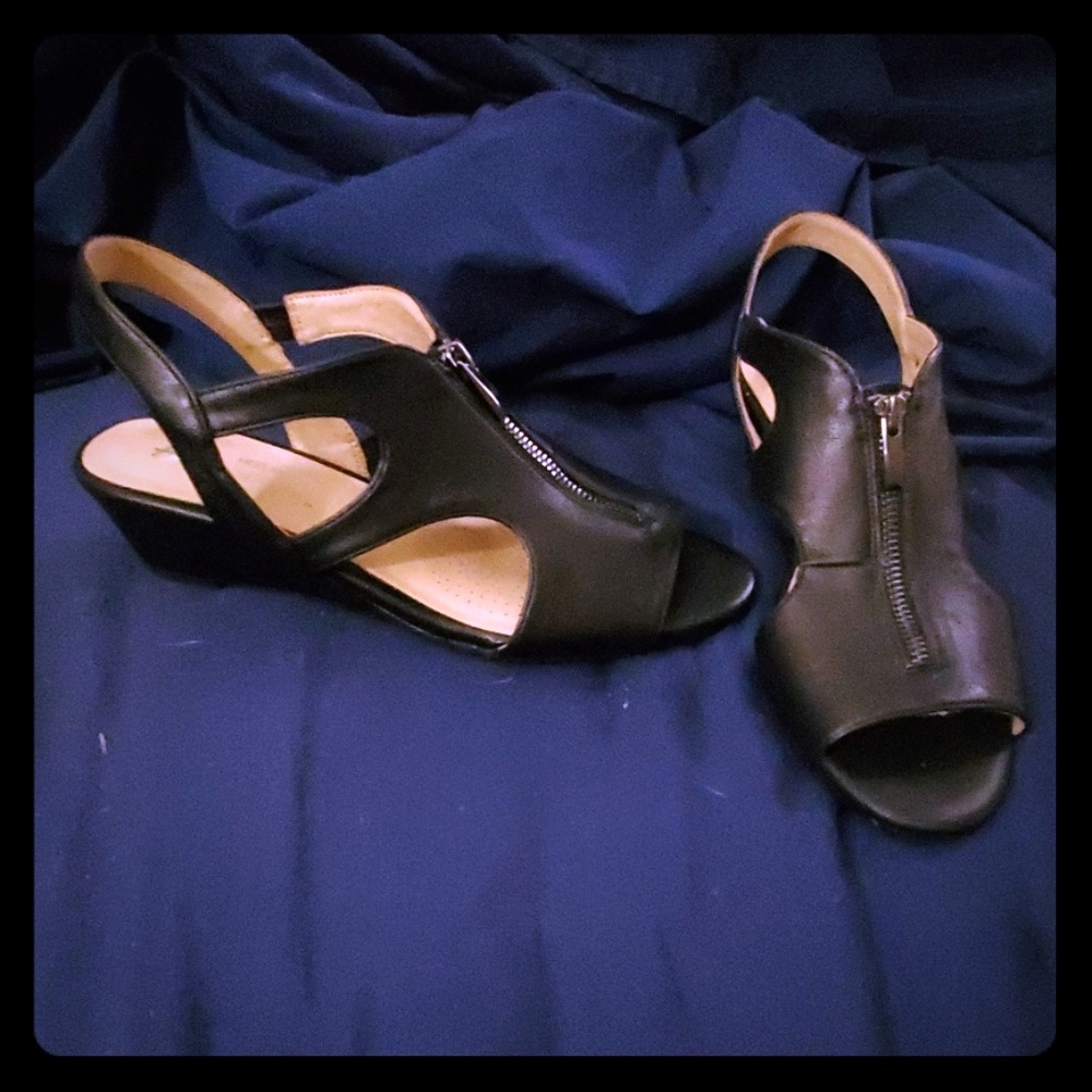 Black sandals size 9.5